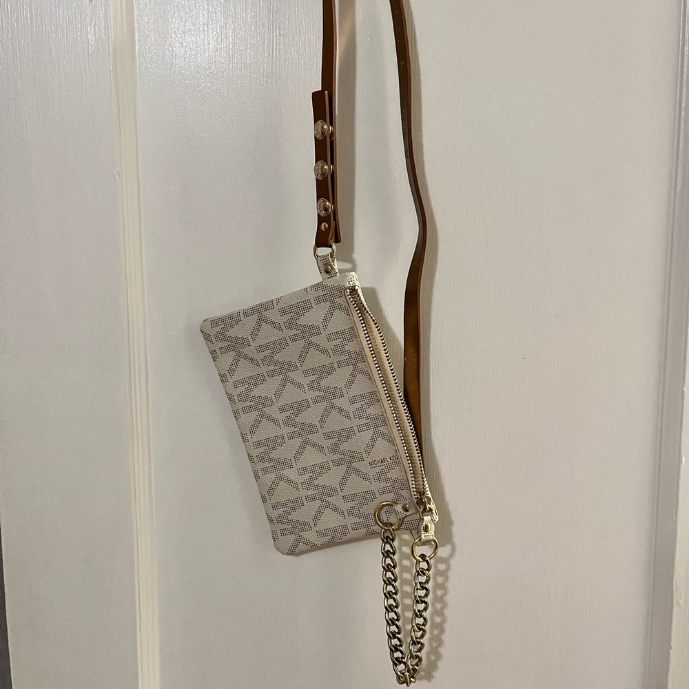 Michael Kohl’s Waist bag with chain- perfect neutral!